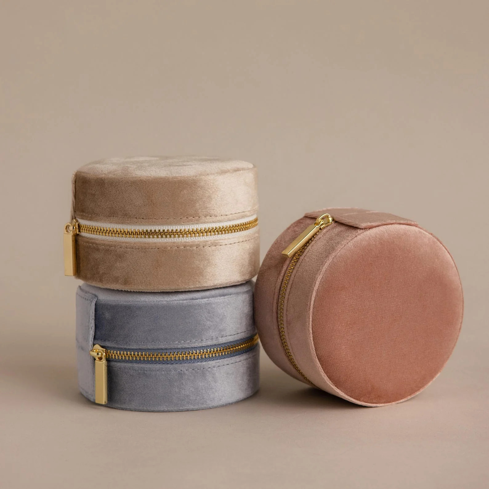 Compact Round Velvet Jewelry Box | Caitlyn Minimalist | Caitlyn Minimalist