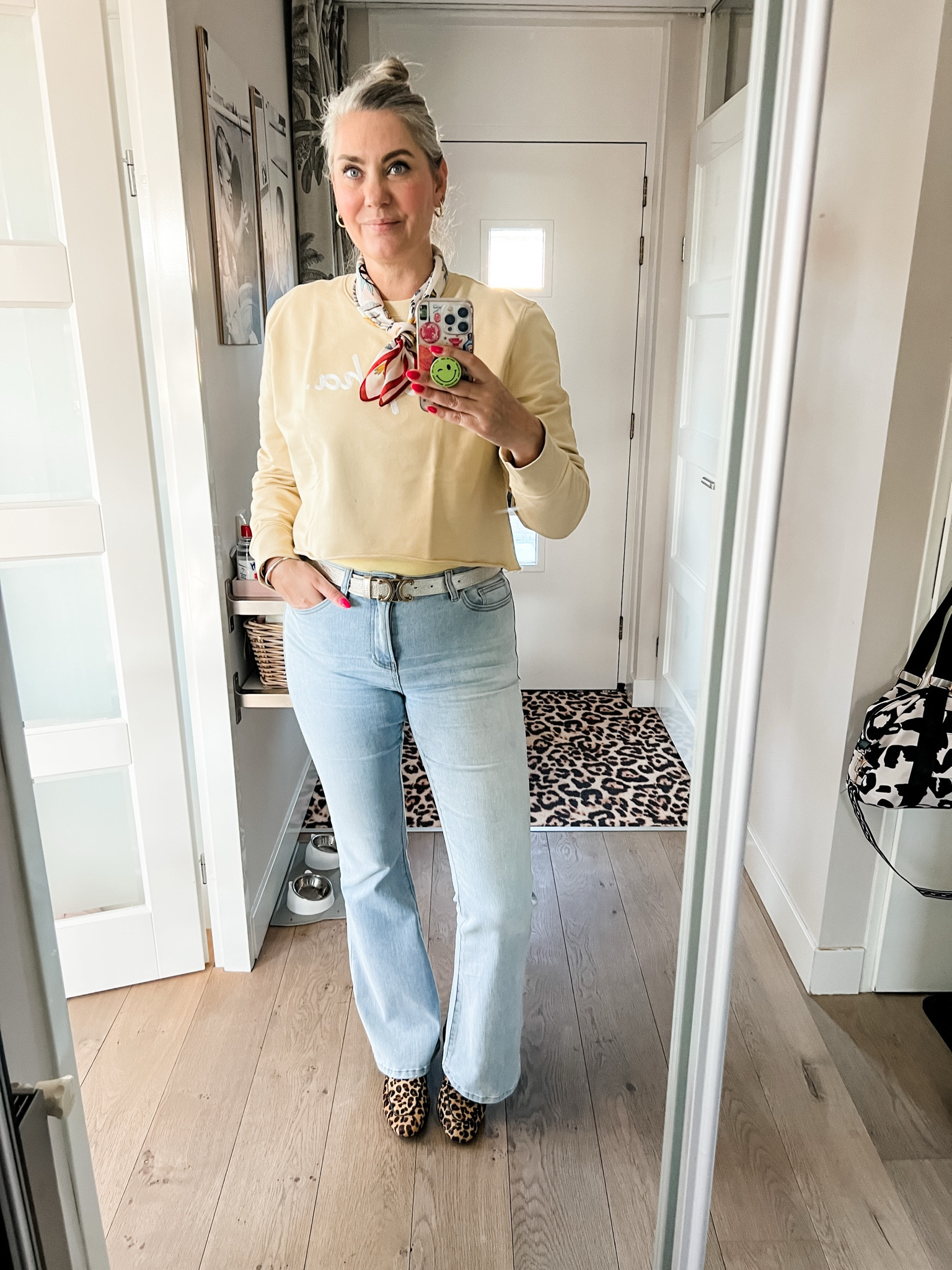 Ootd - Thursday. A butter yellow men’s sweatshirt that I cut myself (Rapha) paired with light blue flared jeans (Norah, 40), leopard loafers (ancient), hearts hairclip, triomphe belt, satin scarf. 



#LTKeurope #LTKnederlands #LTKspring