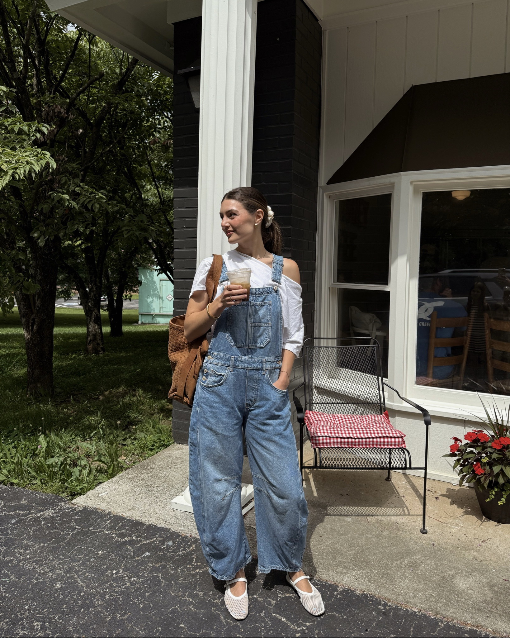 Sunday ootd in some of my favorite closet staples! Xs overalls, small in tee, went with my smaller size in shoes. 
Bag is from MANDRN code ASHTONR_15 to save! 