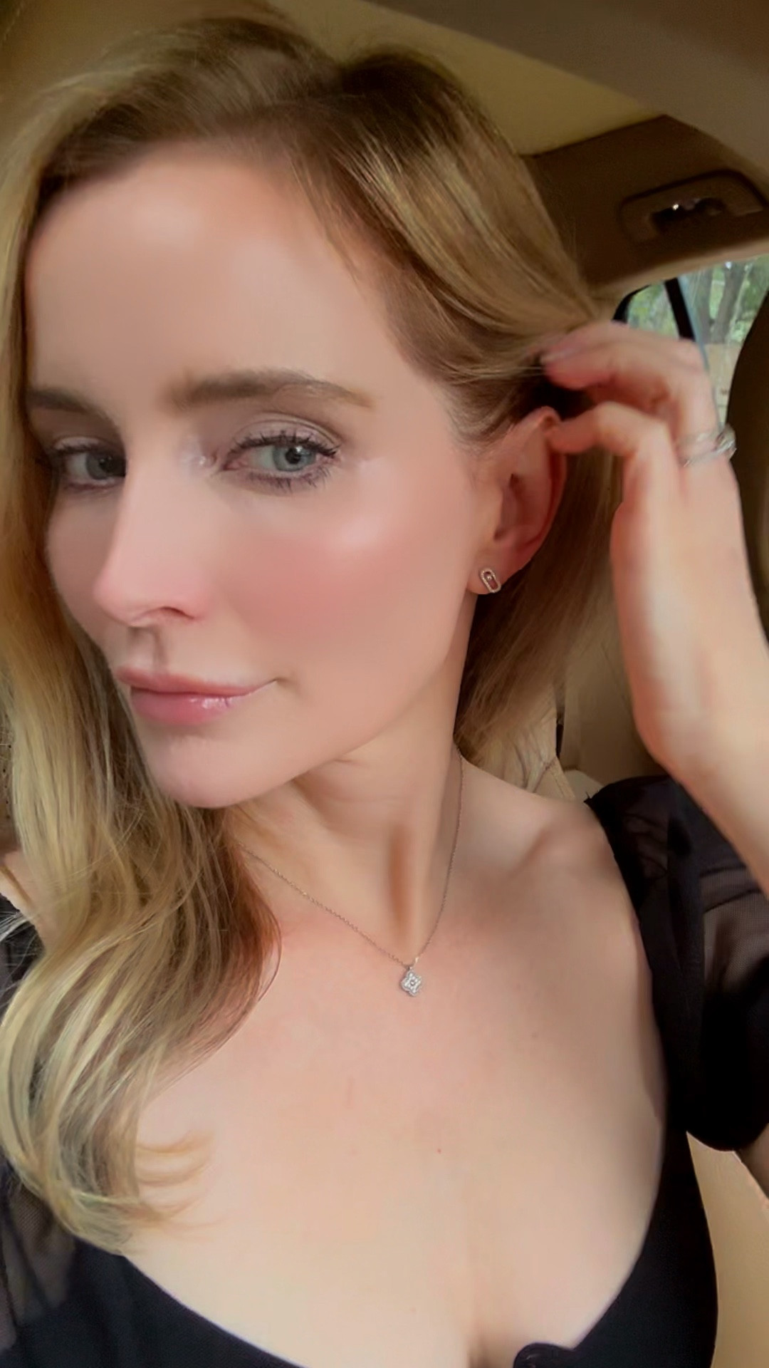 In love with Messika🤍 the move uno is petite and perfect, modern classics✨ #datenight #diamondearrings #Messika

#LTKOver40 #LTKValentine #LTKBeauty
