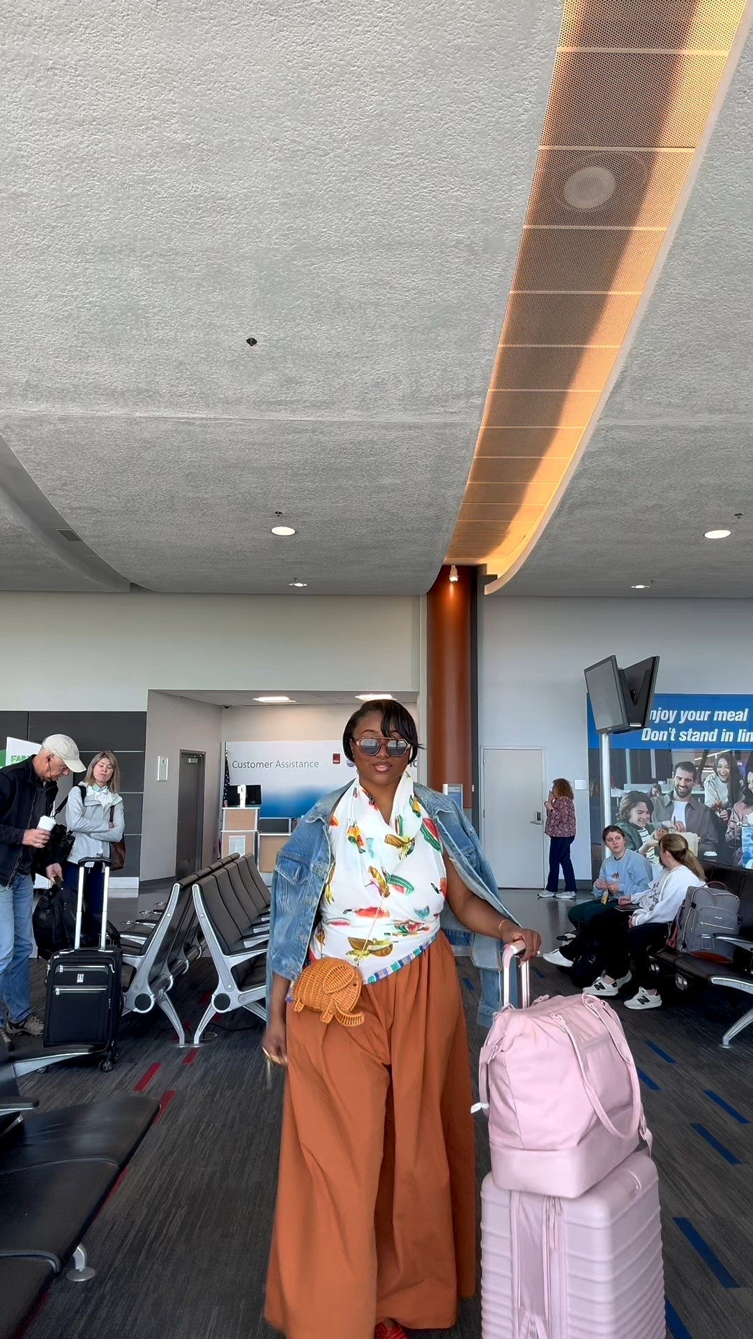 What I’m wearing to go on a brand trip! @crocs @28rowtalent 

Share & follow @jones_tiara for more content like this 

#fitchecks #summeroutfitideas #summeroutfitinspo #airportoutfit 

Airport outfits, summer outfit ideas, fit checks, summer fashion, summer outfit ideas
