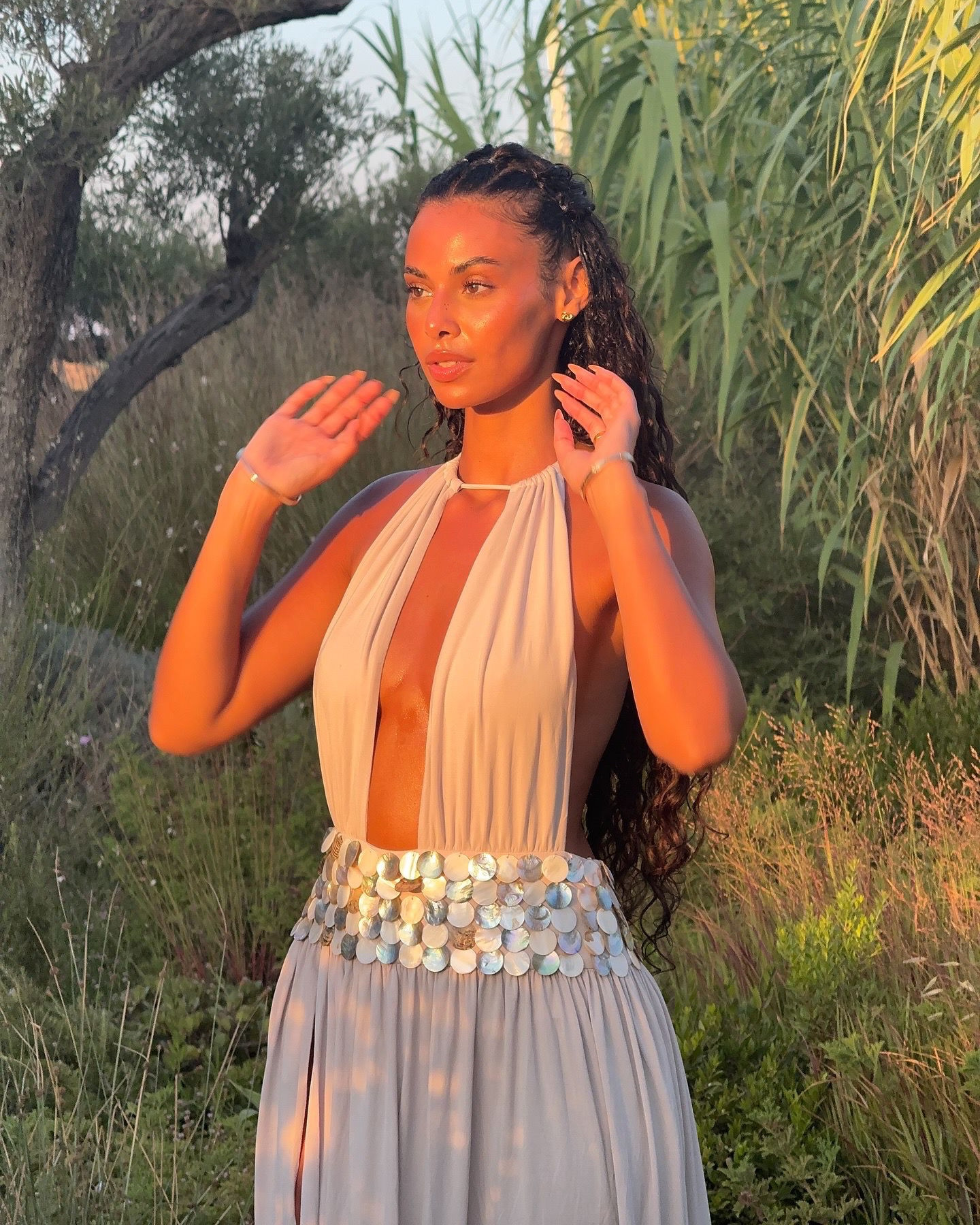 Jaded London shell embellished maxi dress 🐚

Slit leg dress, jersey dress, halter neck dress, plunge dress, holiday dress, Mykonos outfits, Ibiza outfits, party dress, party wear, holiday outfit 

#LTKsummer #LTKpartywear #LTKdresses