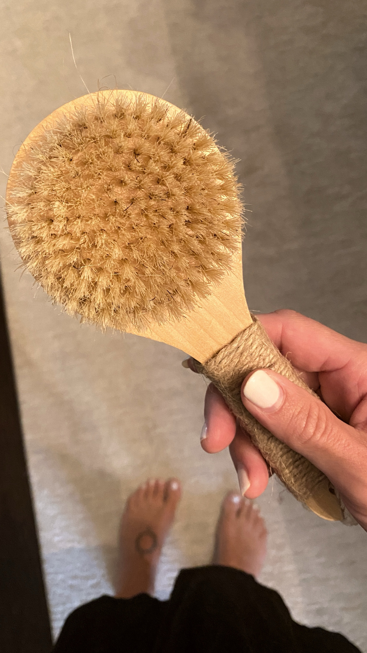 Do you use a dry brush before you shower? 
Dry brushing your skin is a great way to increase cell turnover for softer, smoother skin. But it also works to unclogs pores in the exfoliation process, which makes it easier for the body to sweat and eliminate toxins in your system.
It also helps detoxify your skin by increasing blood circulation Also, by unclogging pores,

#LTKunder50 #LTKbeauty