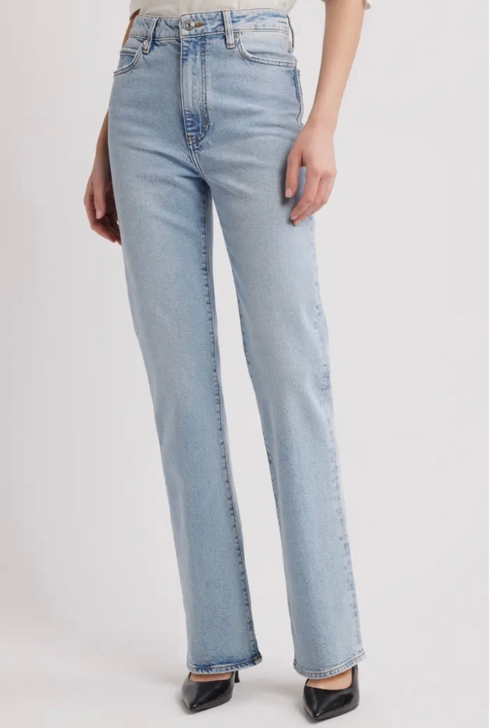 The assignment: Can you find light washed denim jeans the are long and not too wide leg? 
These are a few of my favorites! 
(Ps… longer length denim instantly make your legs look longer and adds height to you)  


#LTKStyleTip #LTKFindsUnder100 #LTKMidsize