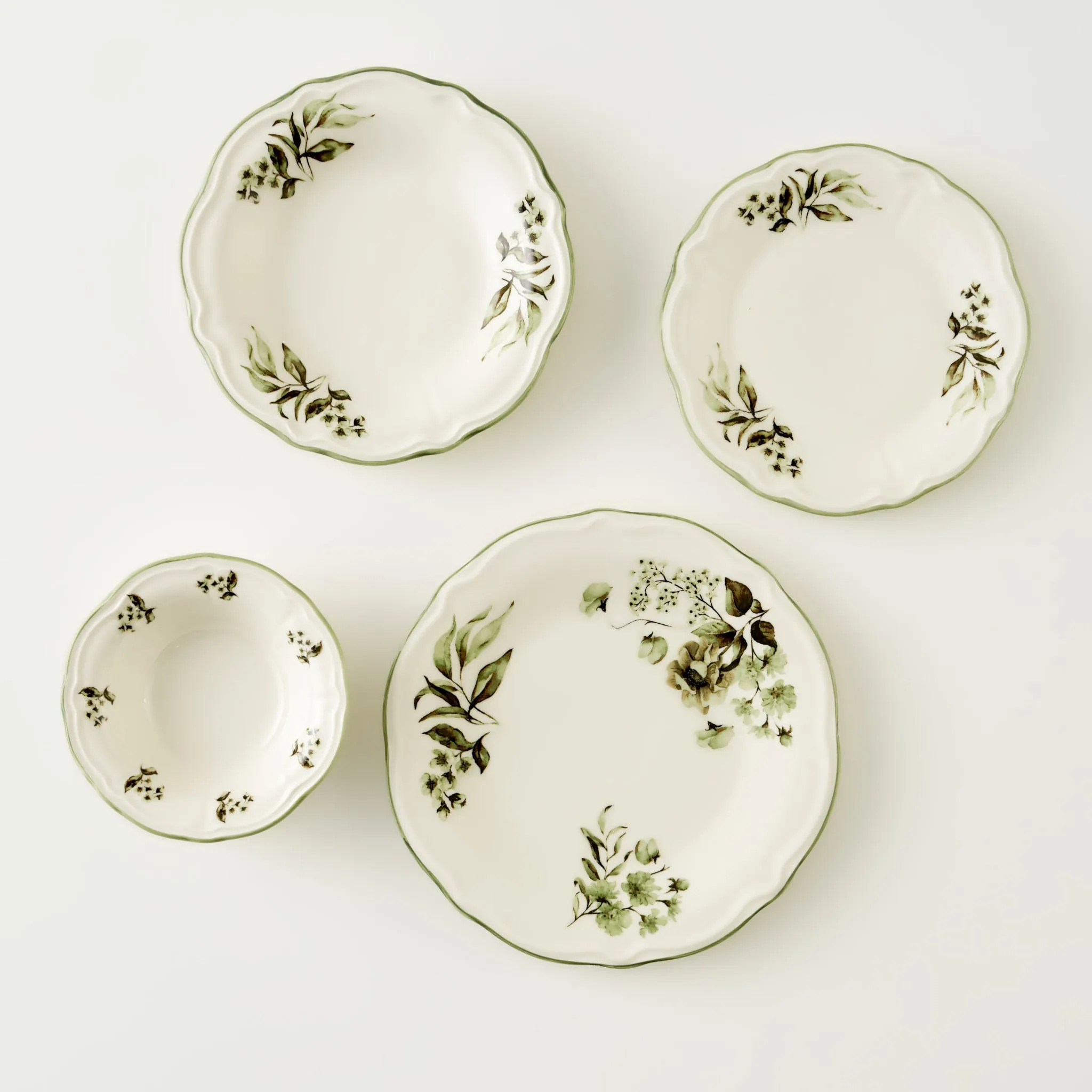 Julia 24 Piece Stoneware Dinnerware Set | Bella Maison USA