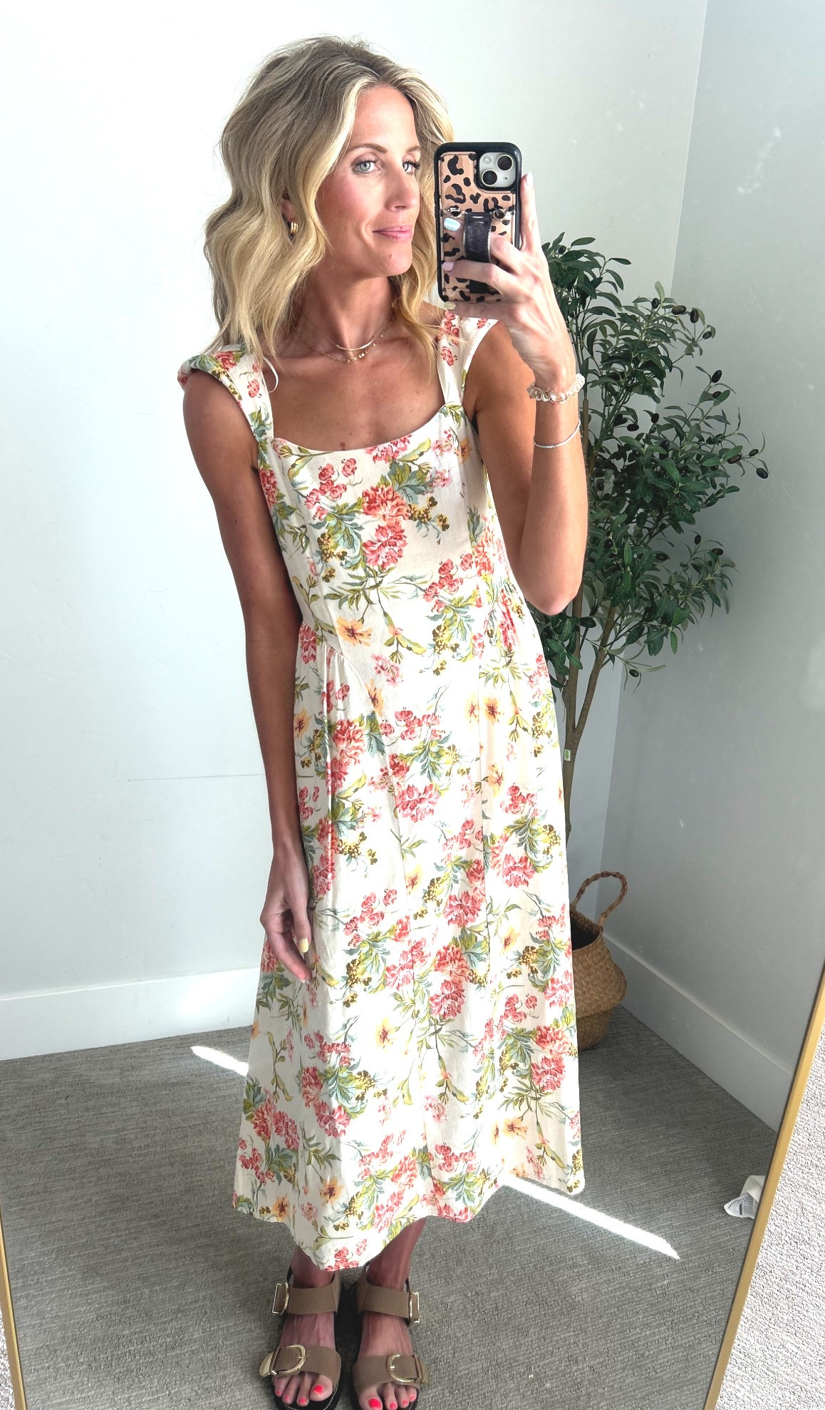 The dress you’ve been needing for those graduations, Spring bridal showers and every event in between! #kohlspartner  The print is gorgeous and the linen blend material gives it a lightweight vibe- perfect for the heat. #kohls @kohls 