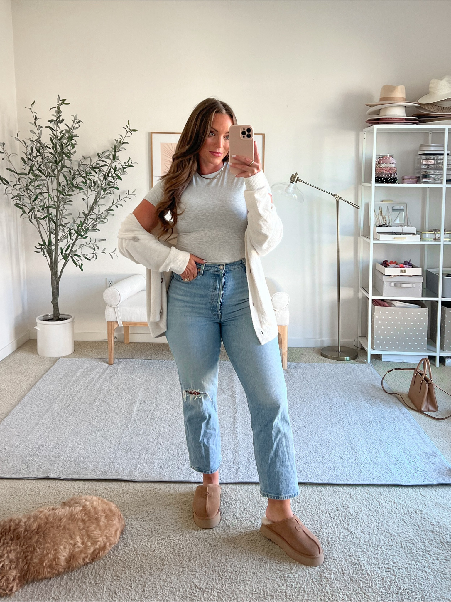 Comfy basics that I’ll wear on repeat 🩷
Levi’s I recommend sizing up, I sized up and had to get the waist taken in.

 Cardigan size medium, a little oversized
Tee size medium 
Uggs are so so so comfortable 

#LTKFindsUnder100 #LTKxNSale #LTKMidsize