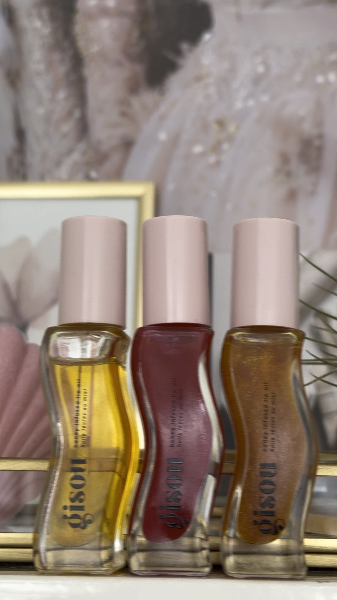 The strawberry version of the Gisou lip oils has my heart! The colour is perfection! I just wait for a little sunshine to show you how it looks on the lips 🍓

#LTKxSephora #LTKbeauty #LTKeurope