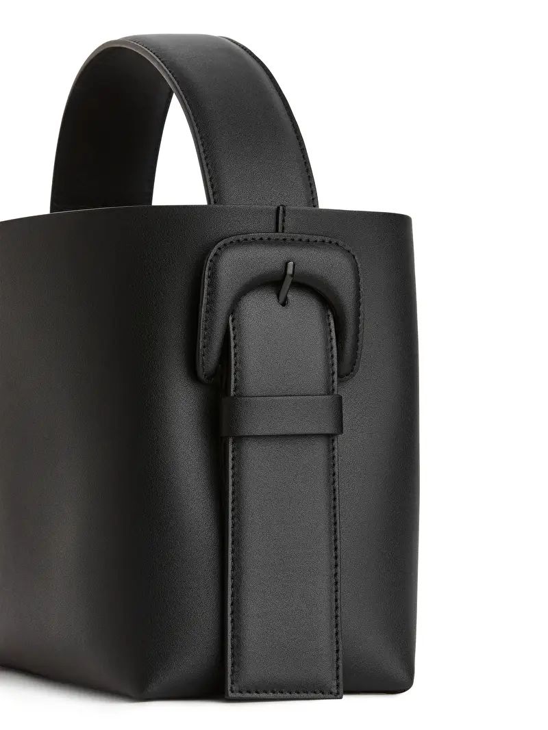 Rigid Leather Crossbody Bag | ARKET (US&UK)