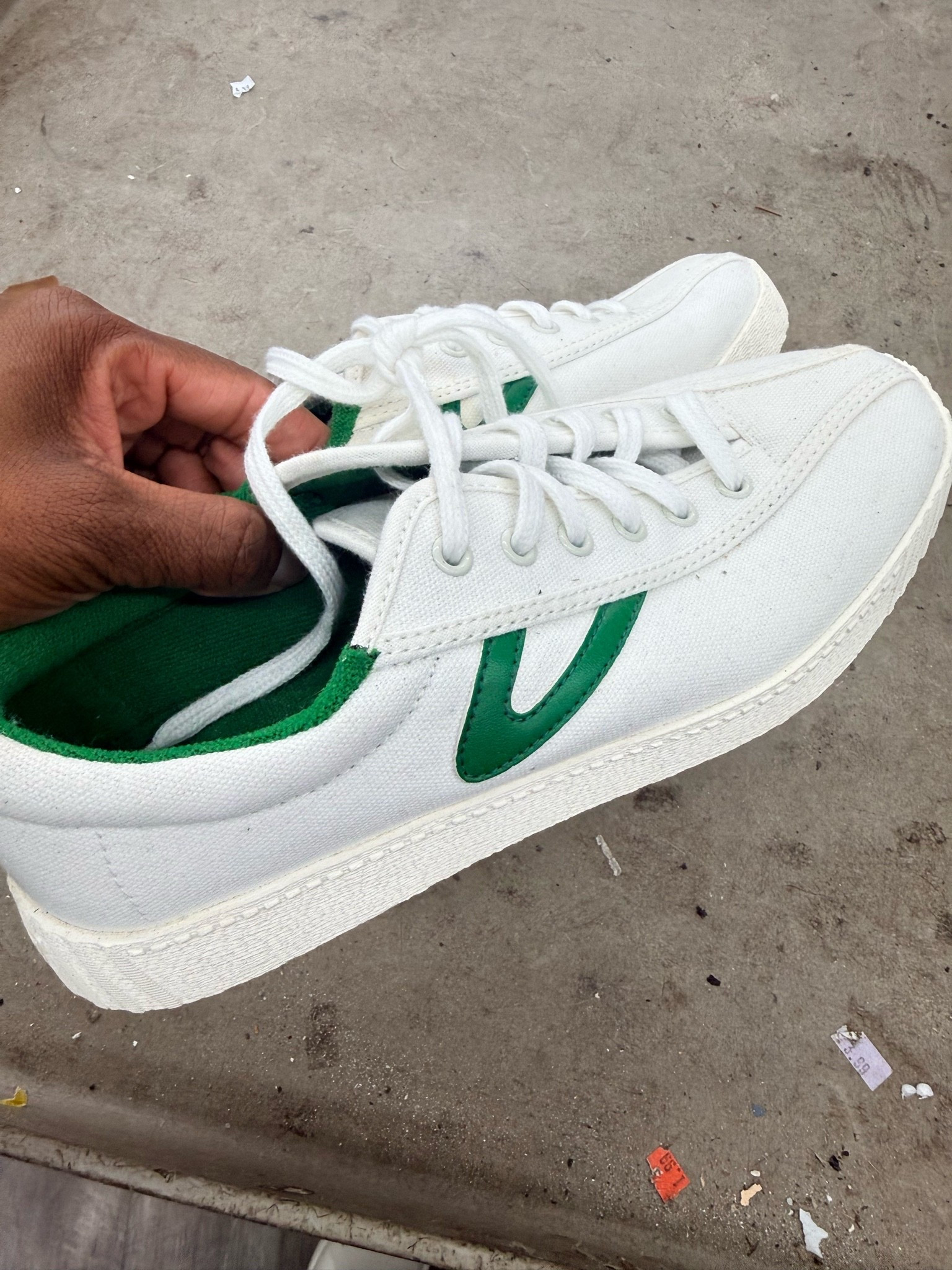 A basic sneaker that’s comfortable and adds a bit of color!!