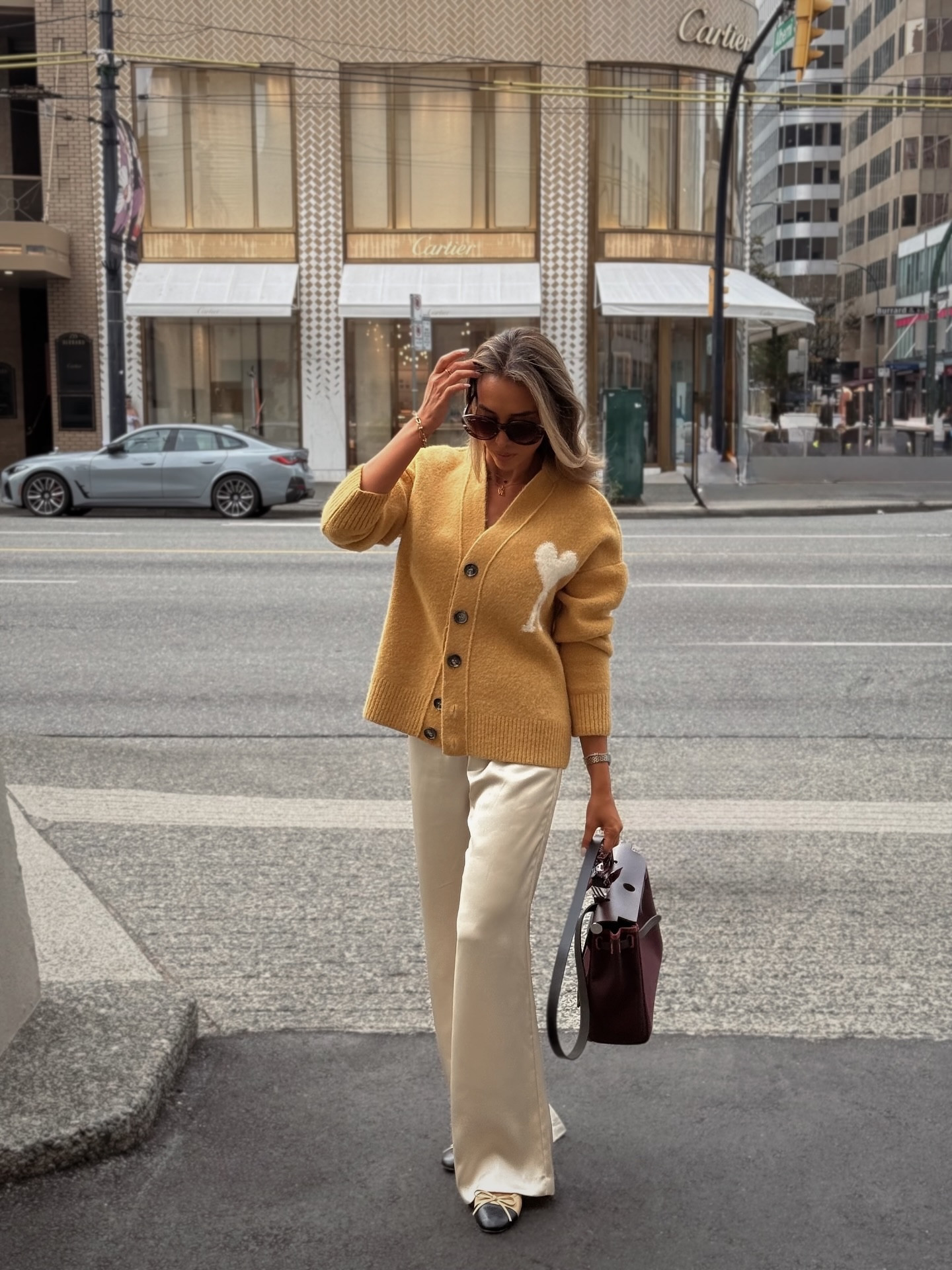 My kind of happiness? A slow weekend 🍂

#outfitoftheday #falloutfitideas #fallootd #falloutfitinspo #fallstyleinspo