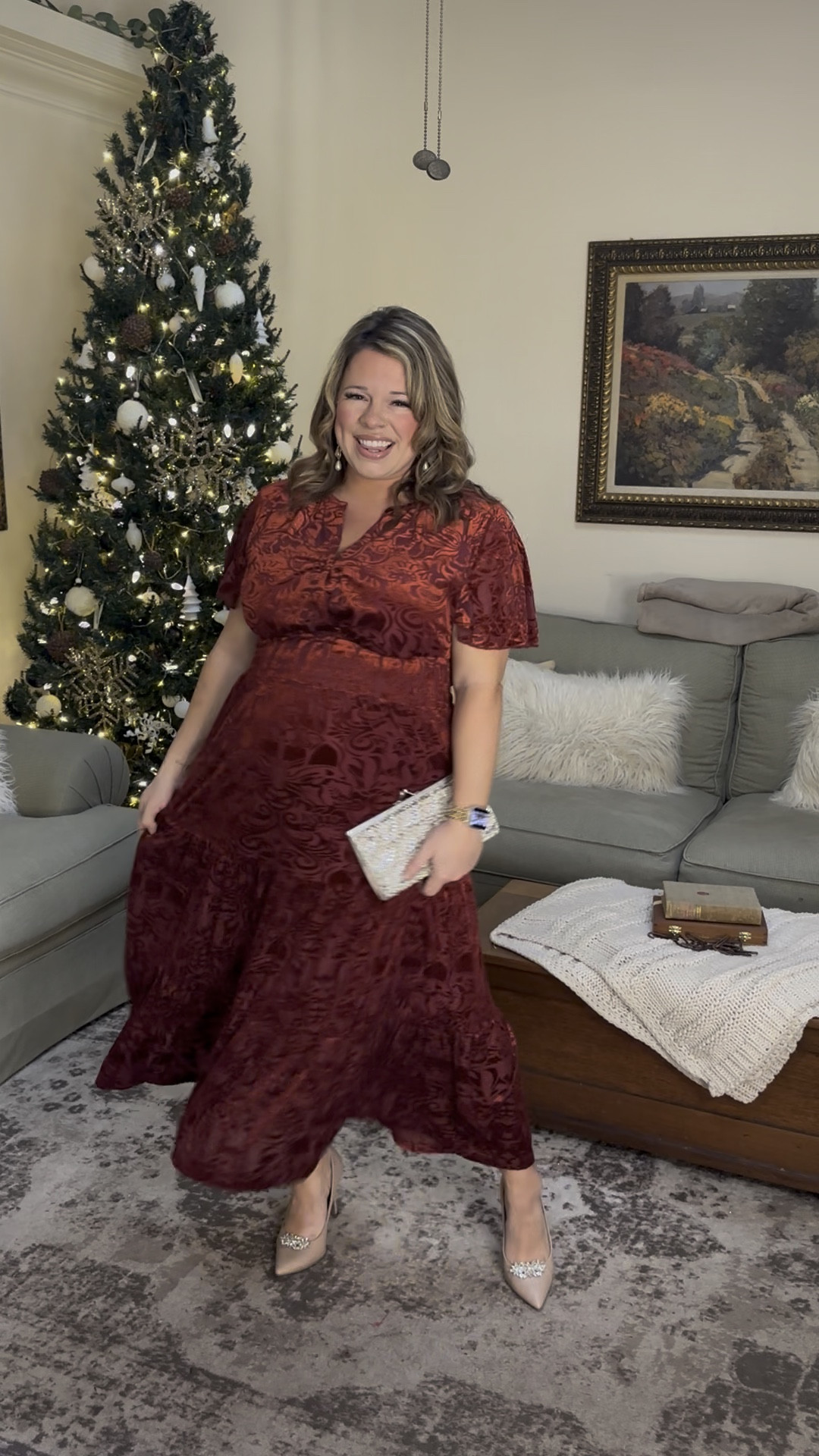 Velvet dresses are so fun for winter. If you don’t have clothing with satin, velvet or faux fur/feather trim then you definitely need to add that to your winter wardrobe.


Faux fur clothing 
Feather dress
Satin dress
Velvet dresses
Maternity dress 
Winter dresses
Bump friendly