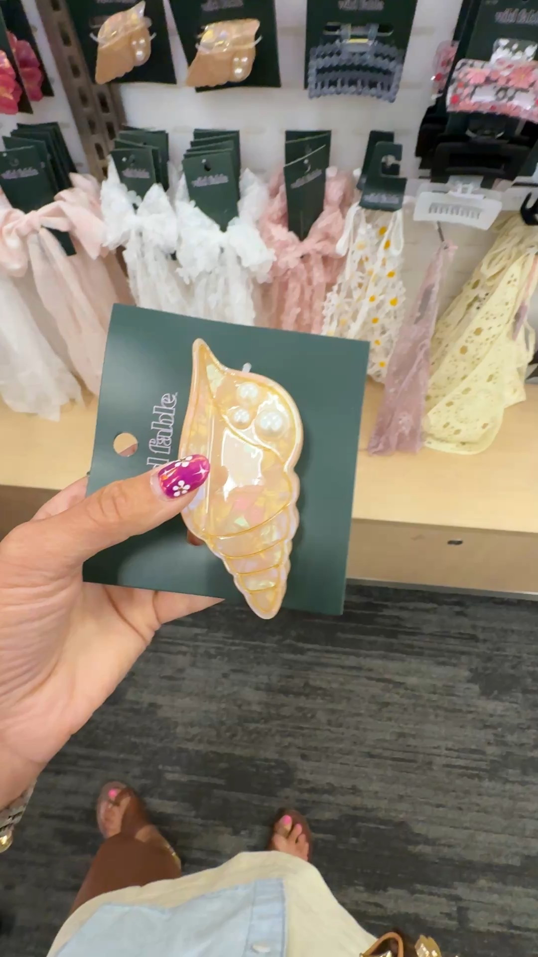 The cutest little claw clip from target and only $5! 

#LTKStyleTip #LTKSummerEdit #LTKBeauty