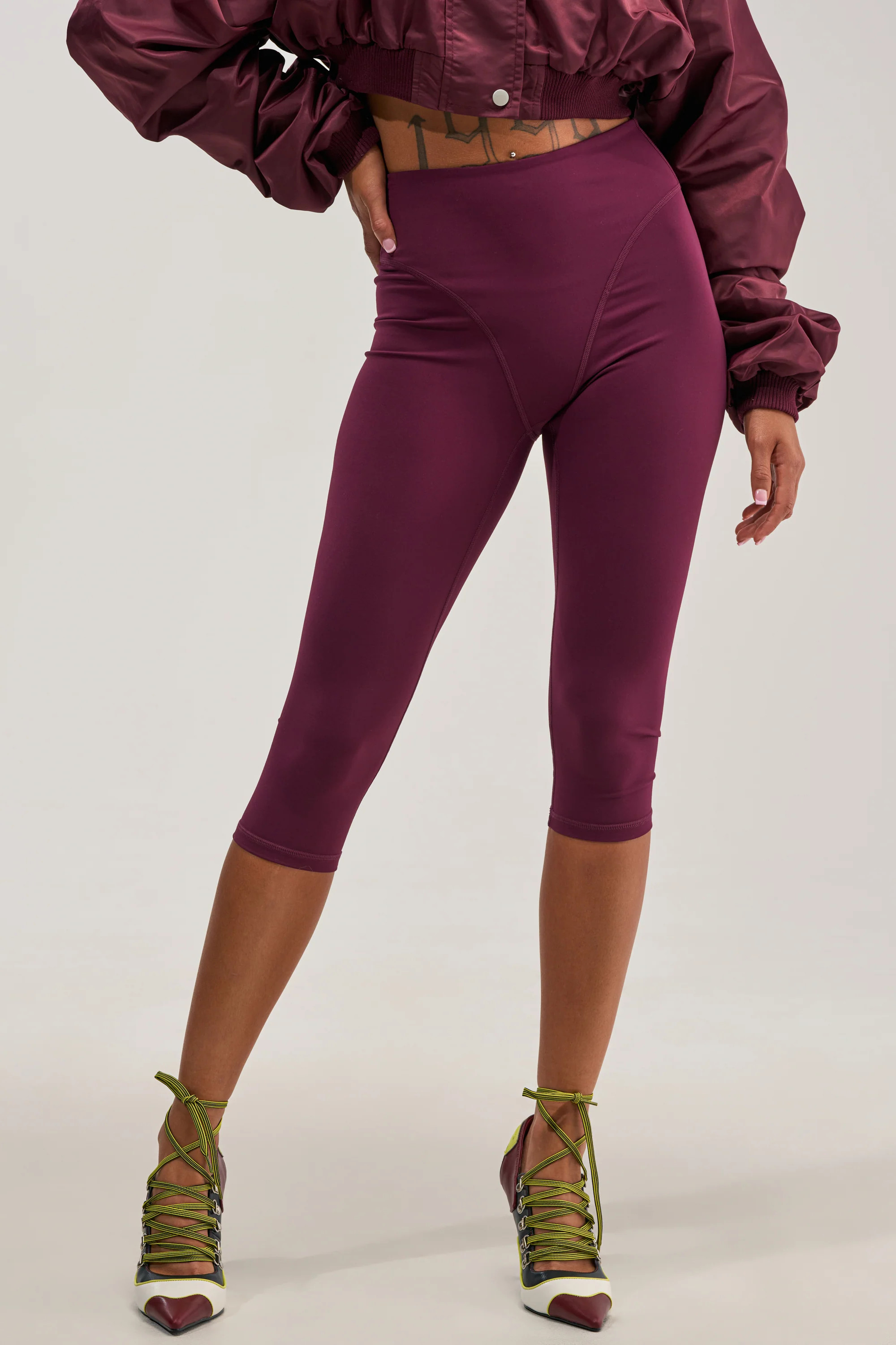EASY ENOUGH CAPRI | AKIRA