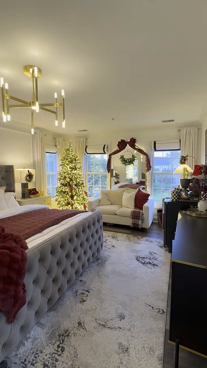 Cozy Christmas vibes in my bedroom this holiday season 🫶🏾🎅🏻❤️

#LTKHome #LTKHoliday #LTKSaleAlert