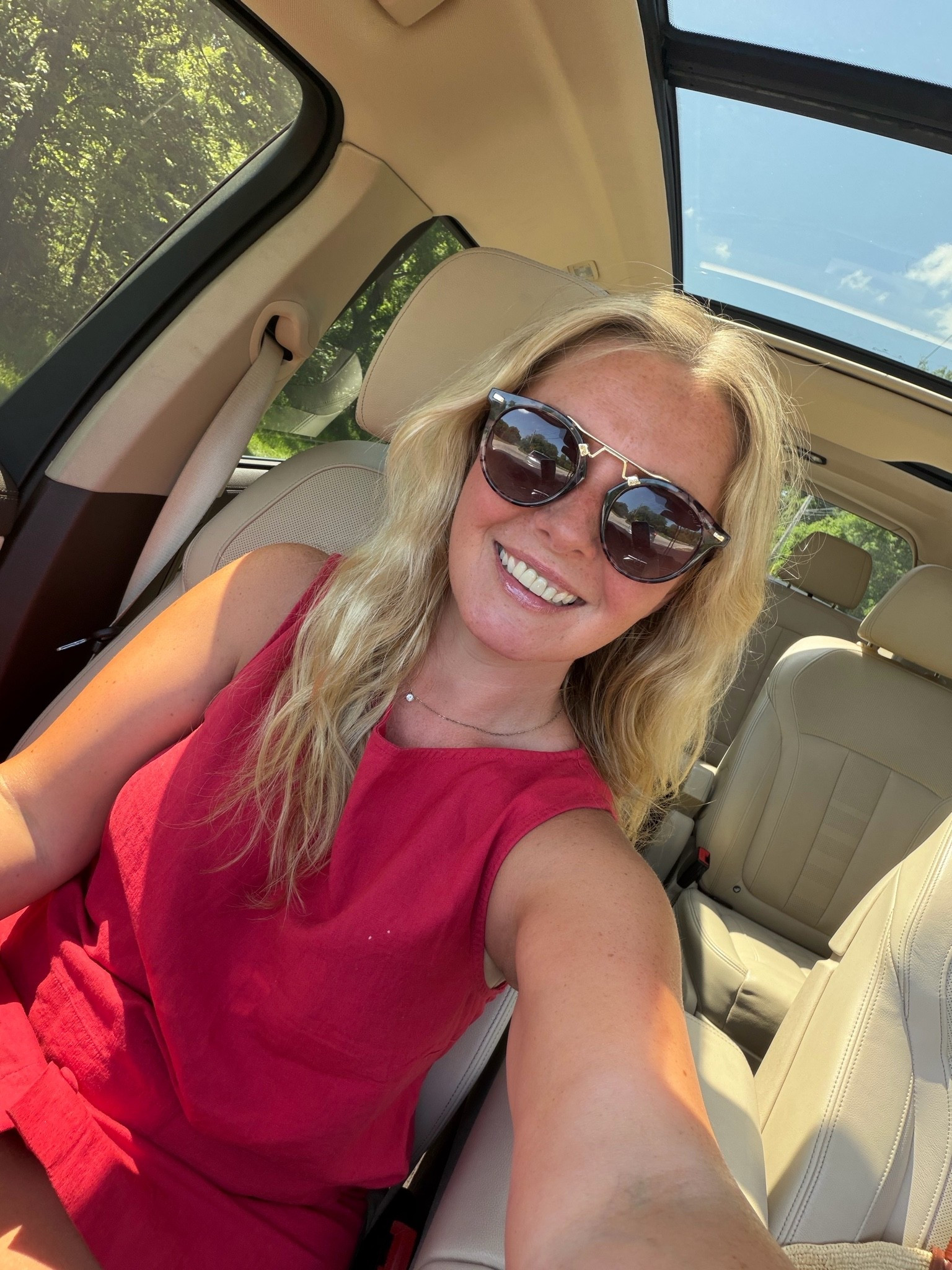 My favorite designer look for less sunnies ✨🔗🛳️

#LTKootd #LTKvlog #LTKTravel