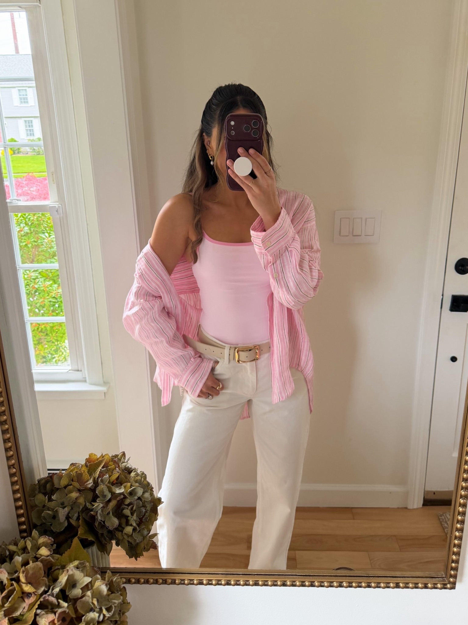 everyday casual outfit … wearing size small in the top and 27 in the white denim

#LTKdayinmylife #LTKgrwm #LTKootd