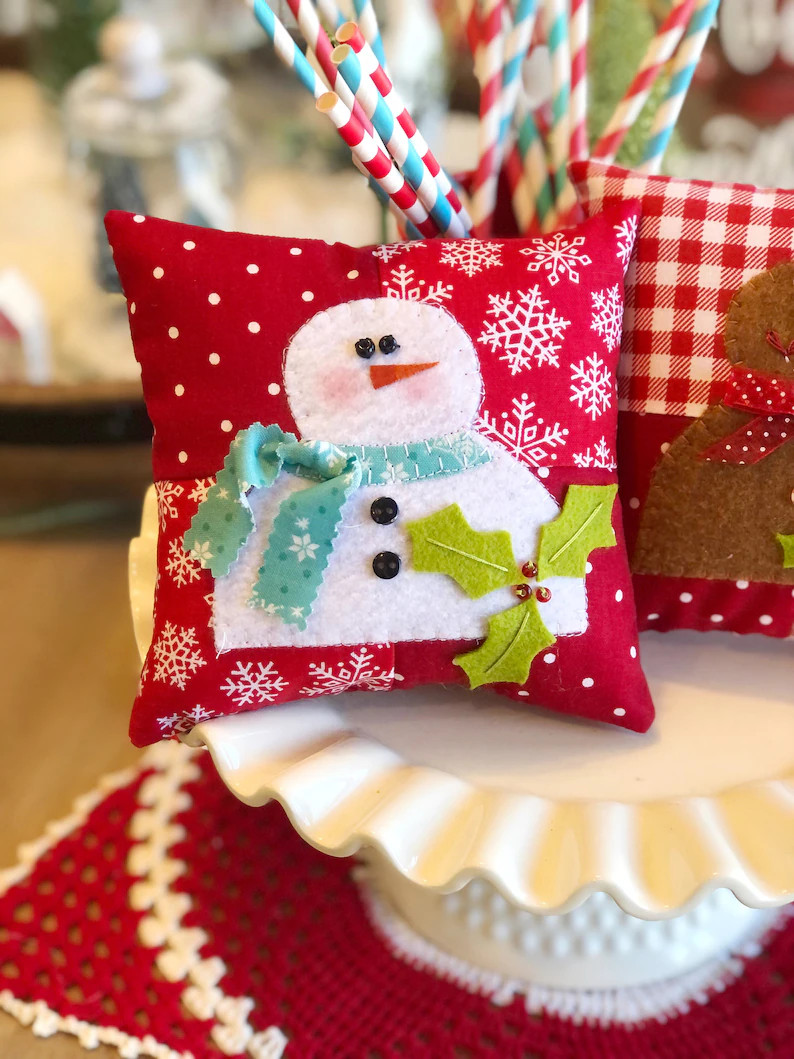 PDF pattern for Snowman and Gingerbread Holiday Friends mini applique pillow | Etsy (US)