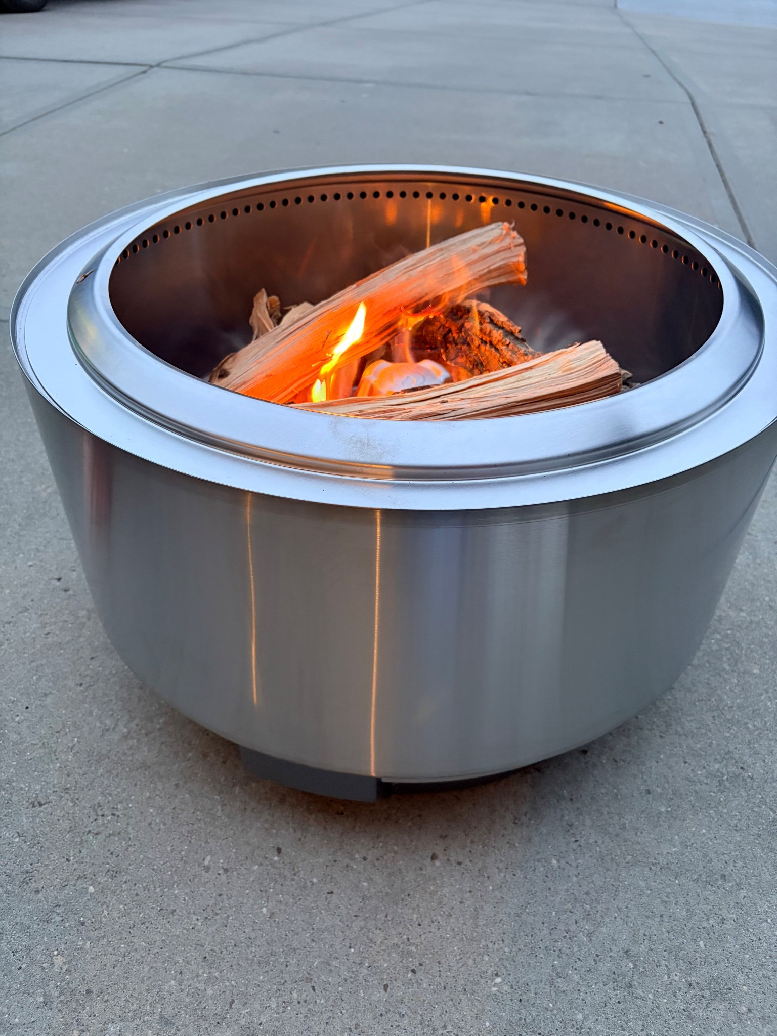 🔥 Elevate your backyard hangouts with the Solo Stove Summit 24 Smokeless Fire Pit!
Designed for bigger flames and less smoke, it’s the perfect centerpiece for cozy nights outdoors. The Quick-Strike Cone™ makes lighting effortless — just spark and relax. With a low-profile design and 360° airflow, everyone gets a front-row seat to the mesmerizing glow.

✨ Key Features
• 24″ diameter — great for 5–7 people
• Smokeless design for cleaner, comfier fires
• Quick-start ignition (use with Fire Starter Gel for fastest lighting)
• Durable stainless steel & built-in stand
• Easy clean-up with removable ash pan

Perfect for: fall nights, s’mores, backyard parties, tailgates, and gifting

Tap to shop + spark up the fun! 🔥


#LTKHalloween #LTKHoliday #LTKSeasonal
