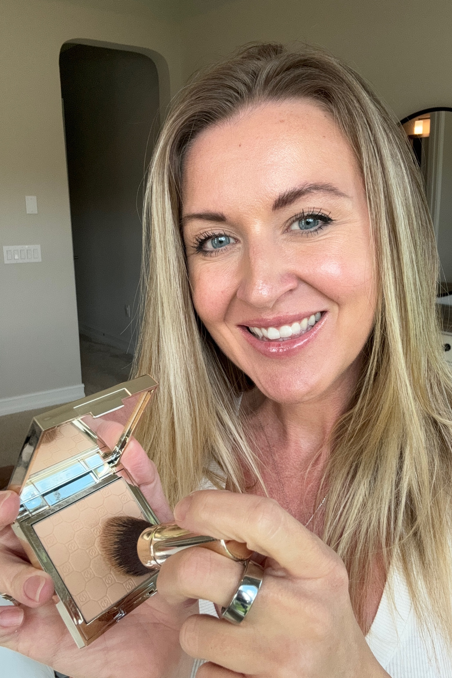 I finally found a powder that doesn’t cake and makes my skin look flawless! Perfect for us 35+ moms that want to still look glowy and refreshed.

#LTKbeauty #LTKstyletip #LTKfindsunder50