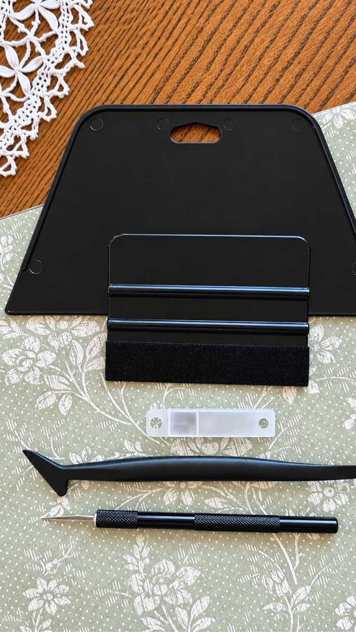 This inexpensive wallpaper tool kit is exactly what I needed to make my wallpapering easier.

#LTKHome
