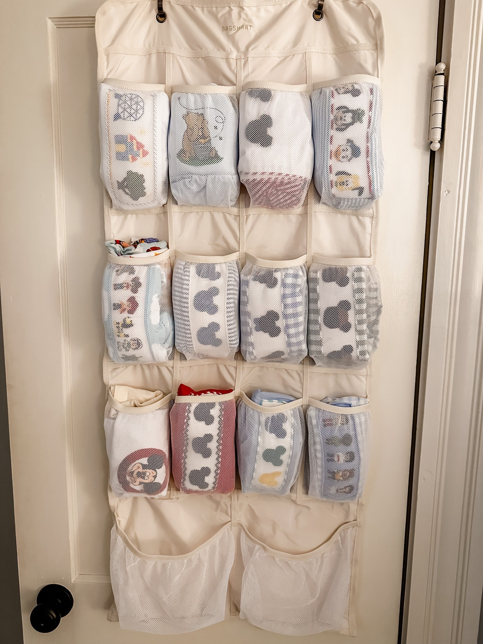 The best way to organize your little ones outfits for Disney! 
