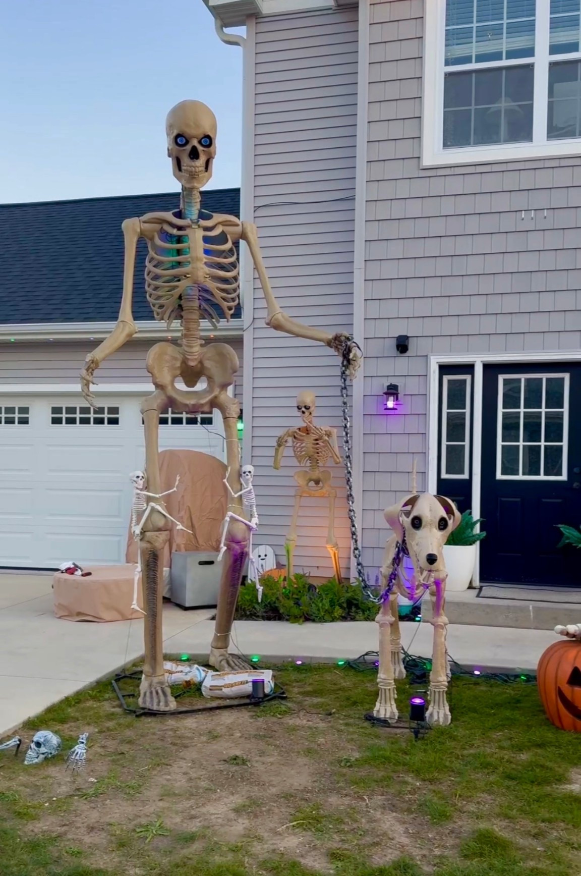 Outdoor Halloween decor 💀🎃🖤

#LTKSeasonal #LTKHome #LTKFallSale