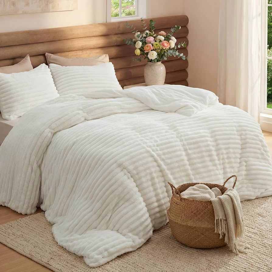 Bedsure Queen Fluffy Comforter Set - GentleSoft 3 Pieces Luxury Fleece Cream White Bedding, Cozy ... | Amazon (US)