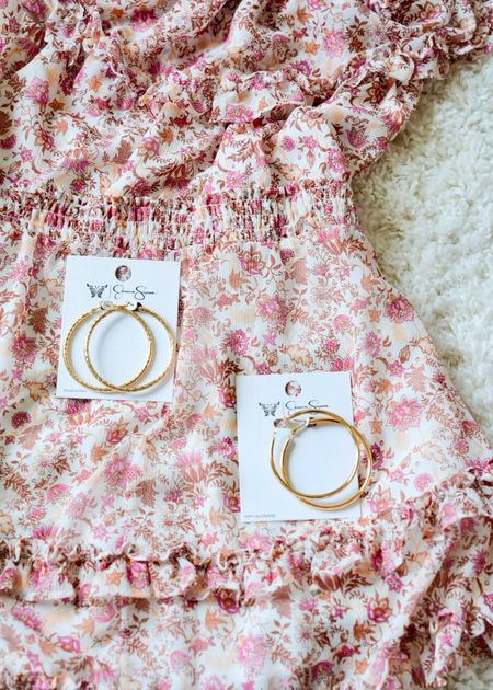 You know I’m a hoops girl so I had to get these Jessica Simpson hoops. They’re lightweight and the quality is amazing. I can’t believe they’re under $8.00 @Walmart 🤩 #WalmartPartner #WalmartFashion 

#LTKSeasonal #LTKStyleTip