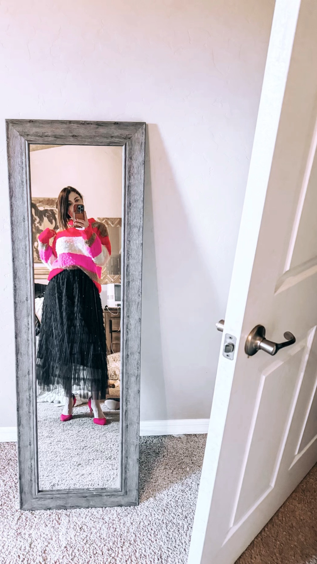 New Year’s Outfit channeling Emily in Paris vibes.
.
.
.
.
.
.
.
.
.
Skirt
New year 
Sweater 
Heels
Red shoe
Red heel
Valentine’s Day
Valentine’s Outfit 
Paris fashion
French fashion
Vacation outfit 
Date night 
Target style 
Amazon fashion 


#LTKHoliday #LTKparties #LTKVideo