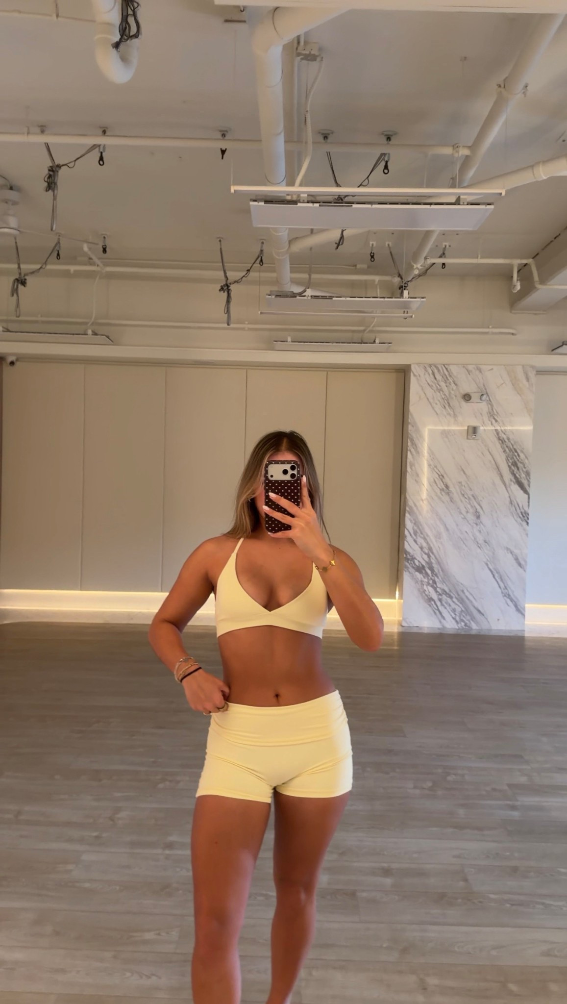 Wearing size M 💛