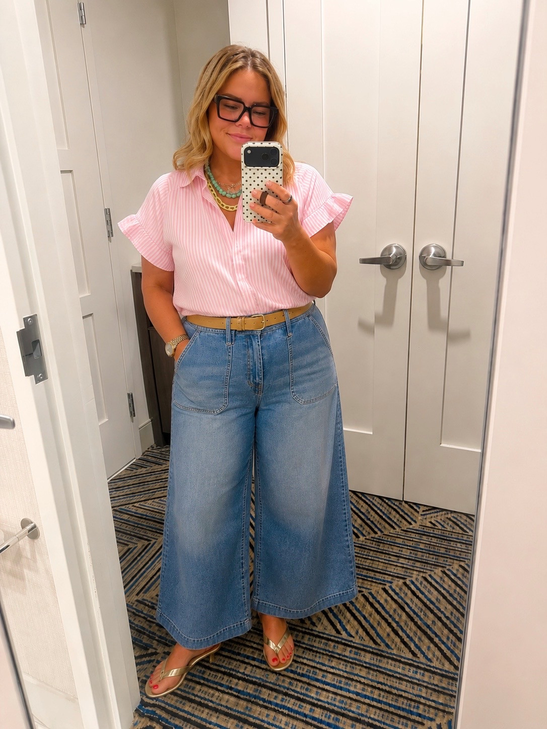 Love this top with these jeans! 

 #LTKgrwm #LTKootd #LTKmomlife
