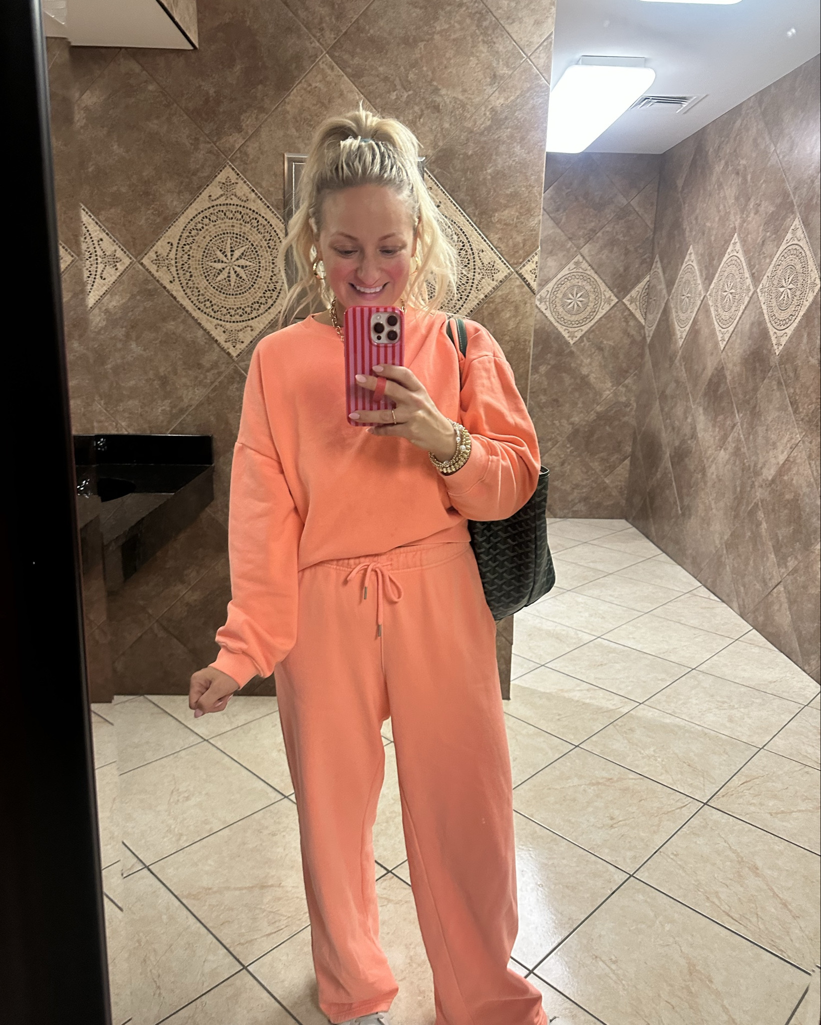 Neon orange set and it’s maybe my fav I’ve found so far!!! Gap Factory for the win! Both under $30!

#LTKdayinmylife #LTKmomlife #LTKootd