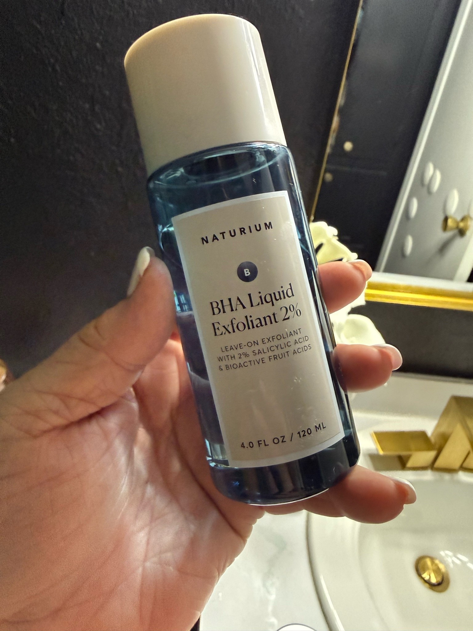 ✨ Skincare find of the week! ✨

If your skin is feeling congested, textured, or you’re constantly battling blackheads and breakouts, this one deserves a spot in your routine.

💙 Naturium BHA Liquid Exfoliant 2%
✔️ Helps unclog pores
✔️ Smooths rough texture
✔️ Reduces the appearance of blackheads
✔️ Helps minimize breakouts
✔️ Leaves skin looking brighter and more refined over time

The key ingredient is 2% salicylic acid (BHA), which works inside the pores to dissolve excess oil and debris—not just exfoliate the surface. It’s especially great for oily, combination, or acne-prone skin.

💡 Pro tip: Start with 2–3 nights a week, then increase as your skin tolerates it. Always follow with a good moisturizer and don’t forget your SPF the next morning! ☀️

Have you tried this one yet? I’d love to know what you think!

#RandiParksArtistry #Naturium #BHALiquidExfoliant #SalicylicAcid #SkincareOver40