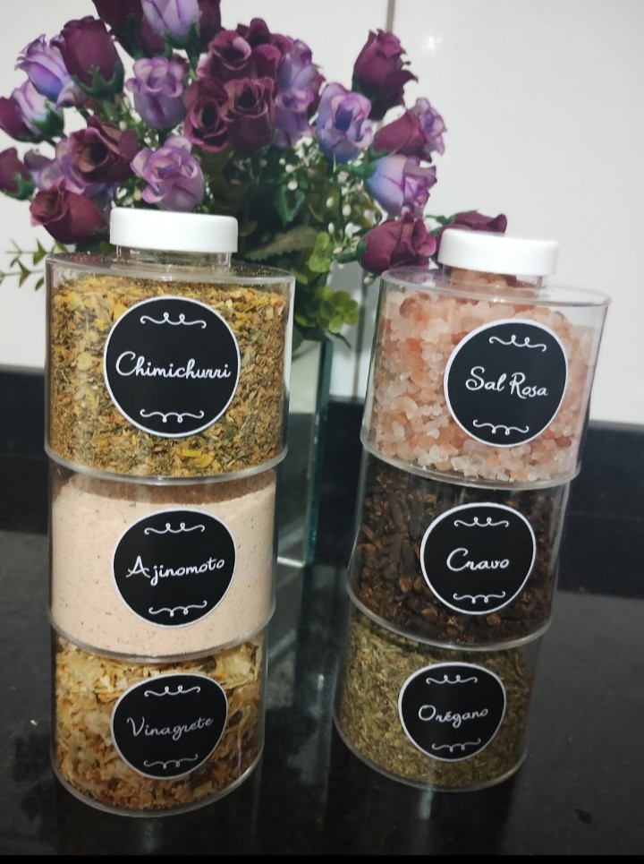 Otimize o espaço com esse Conjunto de 6 Porta Temperos Empilháveis de Plástico com Tampa Lyor😍 . Esse kit além de ser LINDO e Minimalista está por R$16,99😱 acredita.⚠️Comprei os adesivos, separados.

#LTKbrasil #LTKfamily #LTKhome