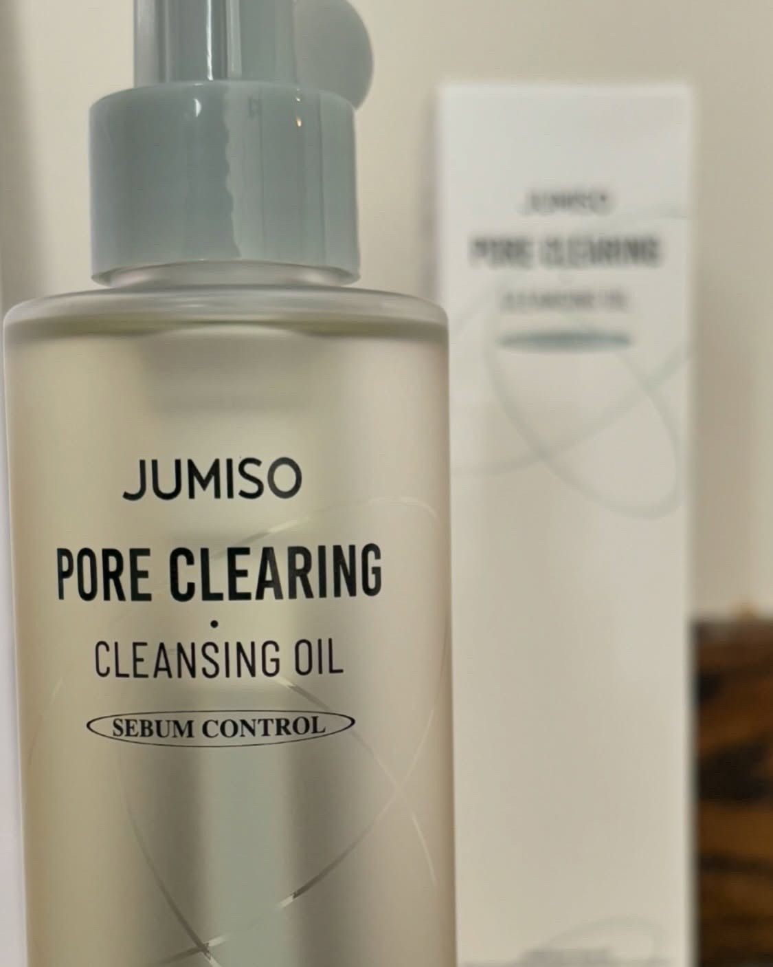 A gentle cleansing oil from JUMISO - I’ve loved using this for double cleansing. It is especially effective at reducing buildup and blackheads as it is specially designed for sebum control. A great product for sensitive skin - and it works well on my combination skin type too!

If you love k-beauty skincare, check out YesStyle. I also have a link in bio for anyone wanting to join their influencer program. 

Use code kelsbeaut1 to save a little extra as well!

#YesStyle #YesStyleInfluencers #YesStyleReview @jumiso_us @jumiso_official @jumiso_global #JUMISO

#LTKBeauty #LTKmorningroutine #LTKgrwm