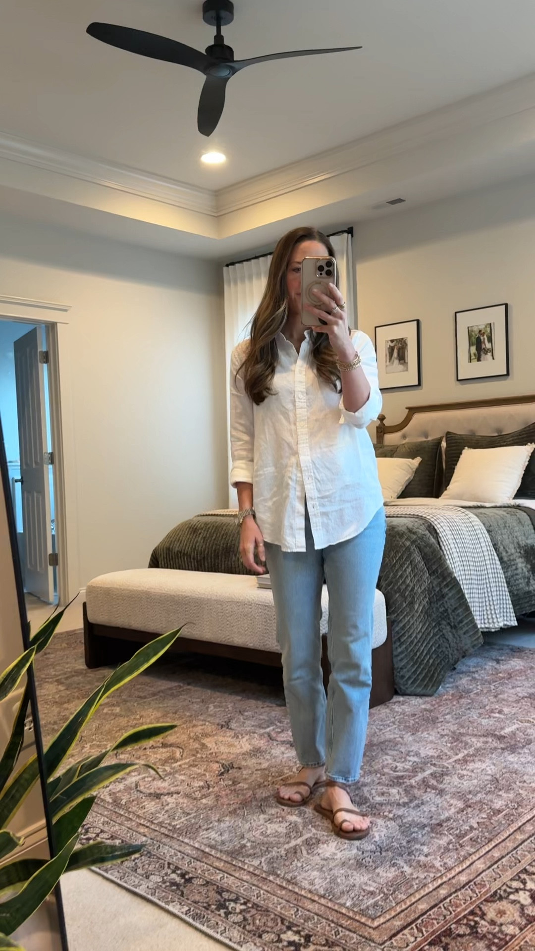 Spring casual work outfit

An easy button down + straight leg jeans formula that works every time.

Lightweight, breathable, polished — but still comfortable enough for a full day.

• Quince Lennon Button Down (size small)
Use code INFG-26LINENANDLIGHTCO10
• Abercrombie High-Rise Ankle Jeans
• TKEES sandals (true to size)

This is one of those repeat outfits:
casual workwear
spring mom outfit
business casual but relaxed
classic capsule wardrobe staple

A good white button down carries so much weight in a wardrobe. If you don’t have one you love yet, start there.



#LTKootd #LTKSeasonal