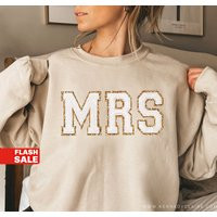 Mrs Sweatshirt, Bride Sweatshirt - Bachelorette Honeymoon Crewneck, Personalized | Etsy (US)