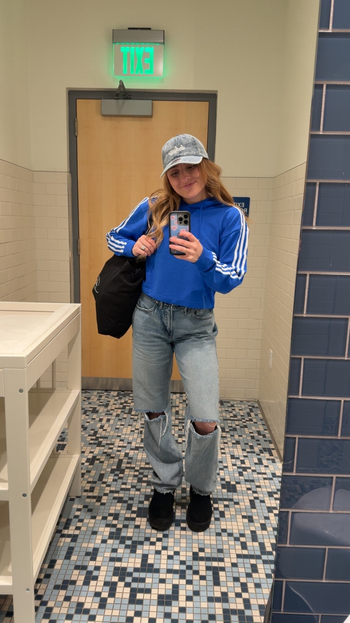 Another gameday outfit!
Jeans - 27 (super loose & comfy), size down if you want them tighter!
Sweatshirt - small (fits oversized)


Baggy jeans, good American jeans, wide leg jeans, gameday fit, baseball outfit, dodgers 