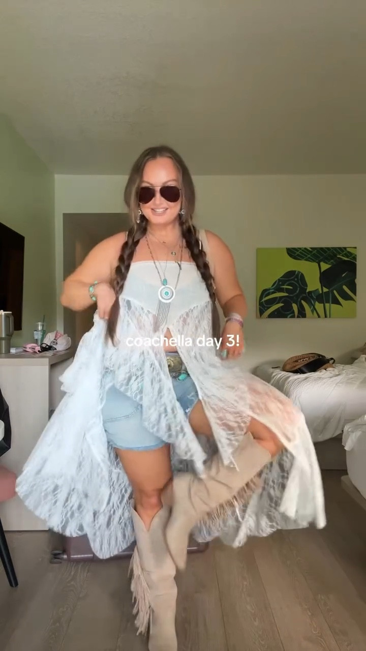 let’s gooooo coachella day 3!!!! 👼🏻🌵✨

#curvyfestivalfashion #coachella #coachella2026 #curvychella #festivaloutfit
