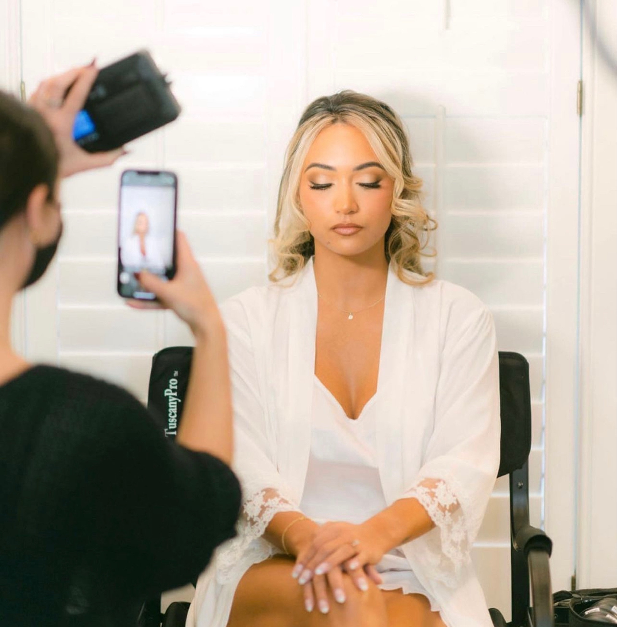 How I get all my mua photos ✨💄 Hand held light is the best so you can move with your phone :)

#LTKHoliday #LTKSeasonal #LTKbeauty