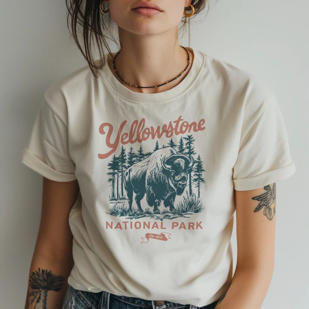 Yellowstone National Park Sweatshirt Vintage Beige Cream Wyoming Unisex Crewneck Gift for Her Adv... | Etsy (US)