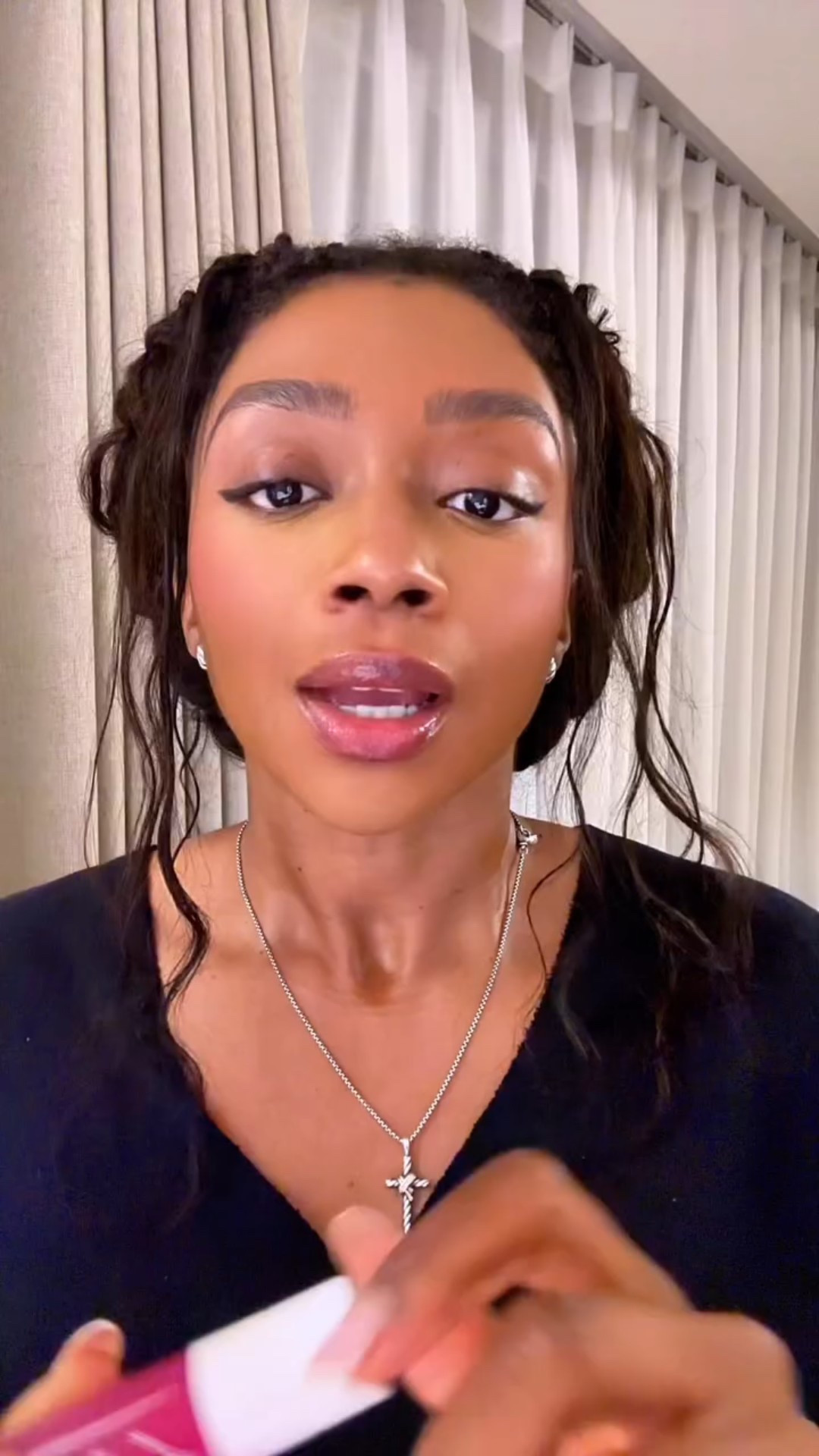 I had color analysis done here in Korea, and thankfully I had packed a bunch of options in my most complimentary shades 💁🏾‍♀️ turns out your girl was on to something this whole time lol

Loving this lip oil, which says a lot since the applicator is so annoying 🤭

@hermes