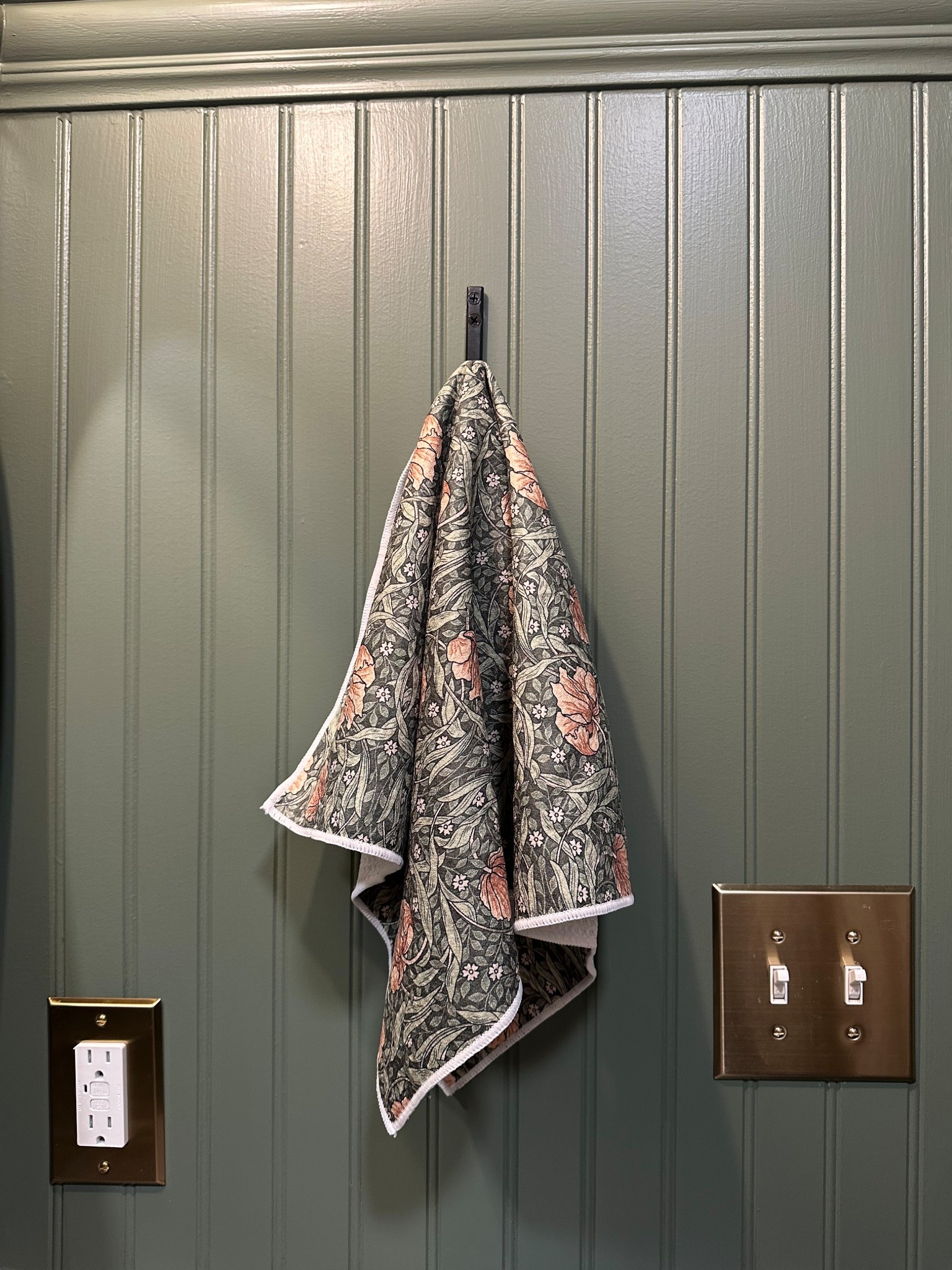 Floral kitchen and bath towel from Amazon! 

#LTKHome #LTKSeasonal