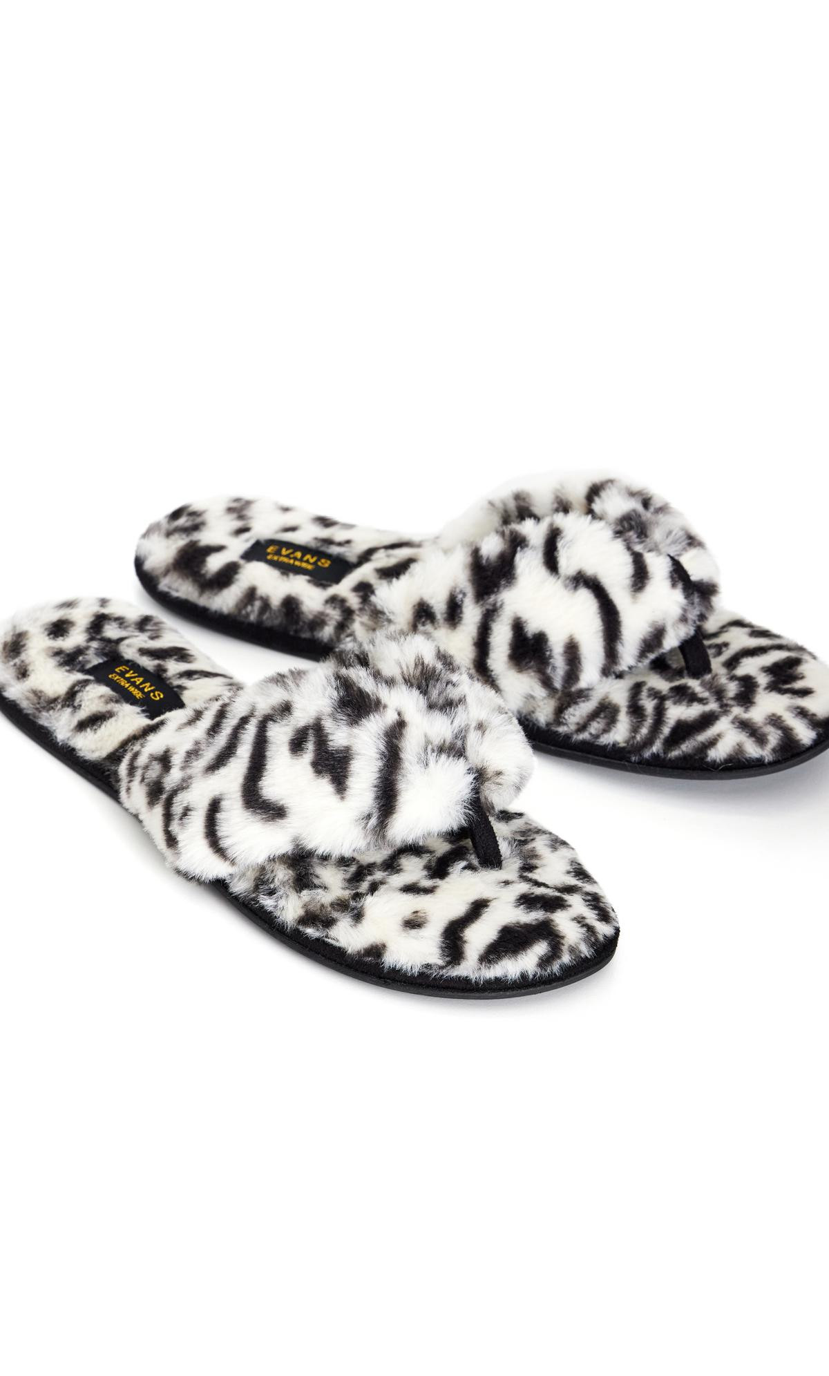 Evans White Leopard Print Faux Fur Flip Flop Slipper | Long Tall Sally