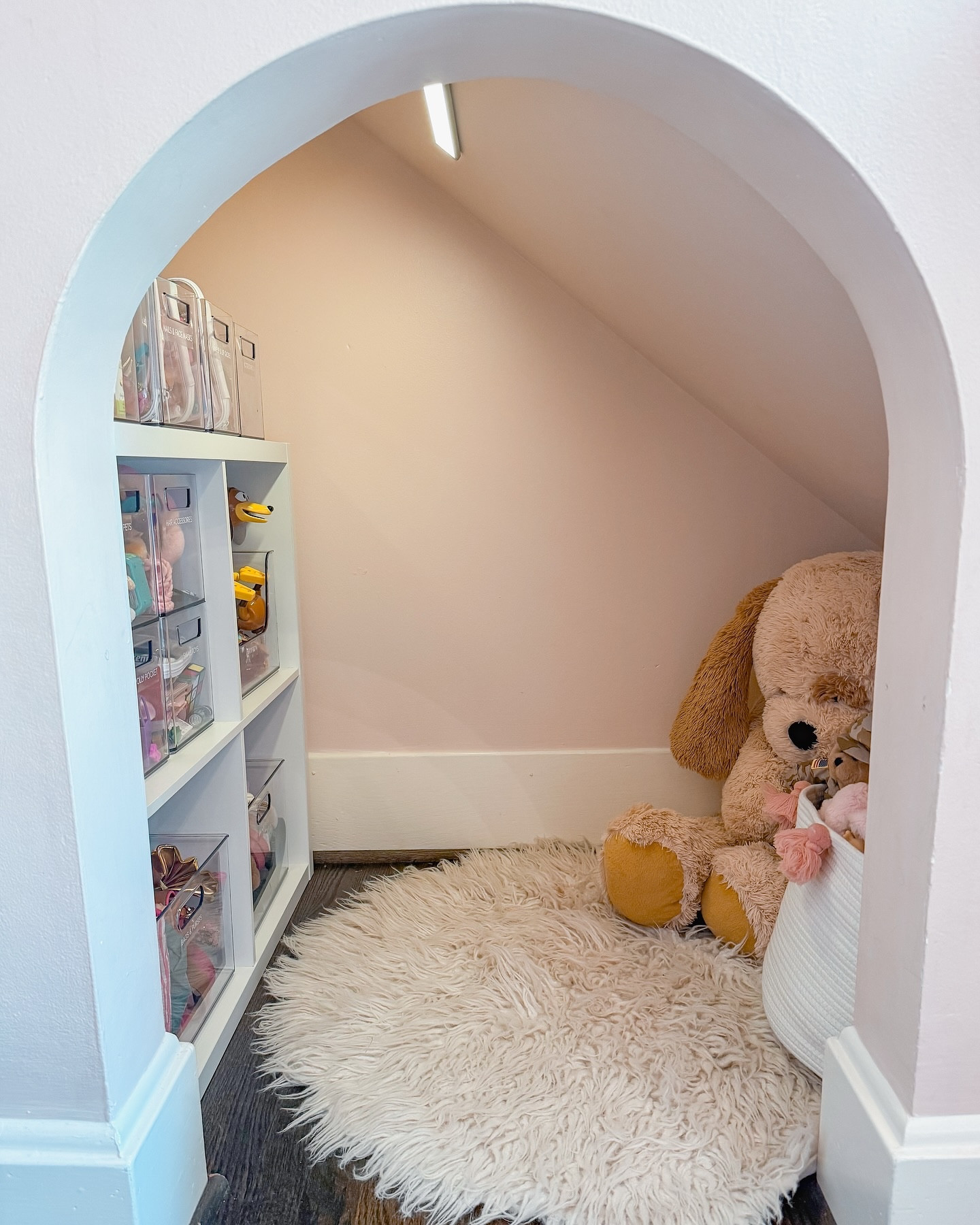 The coziest bedroom nook for all this little girl’s treasures! 🧸✨

Stuffed animals, a soft rug, and a cube shelf holding everything from nail polish to face masks, purses, sunglasses, and all the little toys that tend to clutter a kid’s room— this little nook is now her own cozy hangout where everything has a perfect spot!

Ready for your own organizing transformation? Visit our link in bio to get started today!

#sortandsimplifyorganizing #nashvilleorganizer #nashvillemoms #nashvillesmallbusiness #organizedkids #organizedkidsroom