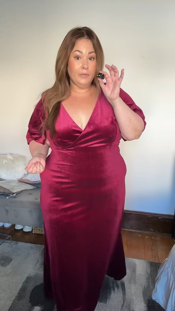 This dress is absolutely STUNNING✨
plus sizes and more colors are available but selling fasttt. This makes such a beautiful, elegant, showstopping statement at any holiday party // wedding guest // event party! Get it now before it's gone🔥😍✨#plussizefashion #plussizedresses #plussizefallfashion #curvyfashion #curvyfashioninspo