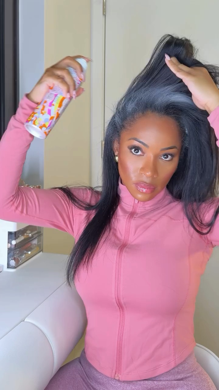 My 3-step routine for maintaining my silk press in between washes: 
1. Part hair into sections
2. Spray @amika’s perk up dry shampoo, Shop now on loveamika.com through May 14 for 30% off
3. Blow-dry, style & slay

Say HAIR for yours 💖🧡

#amikapartner #silkpress #naturalhaircare #dryshampoo #haircare
