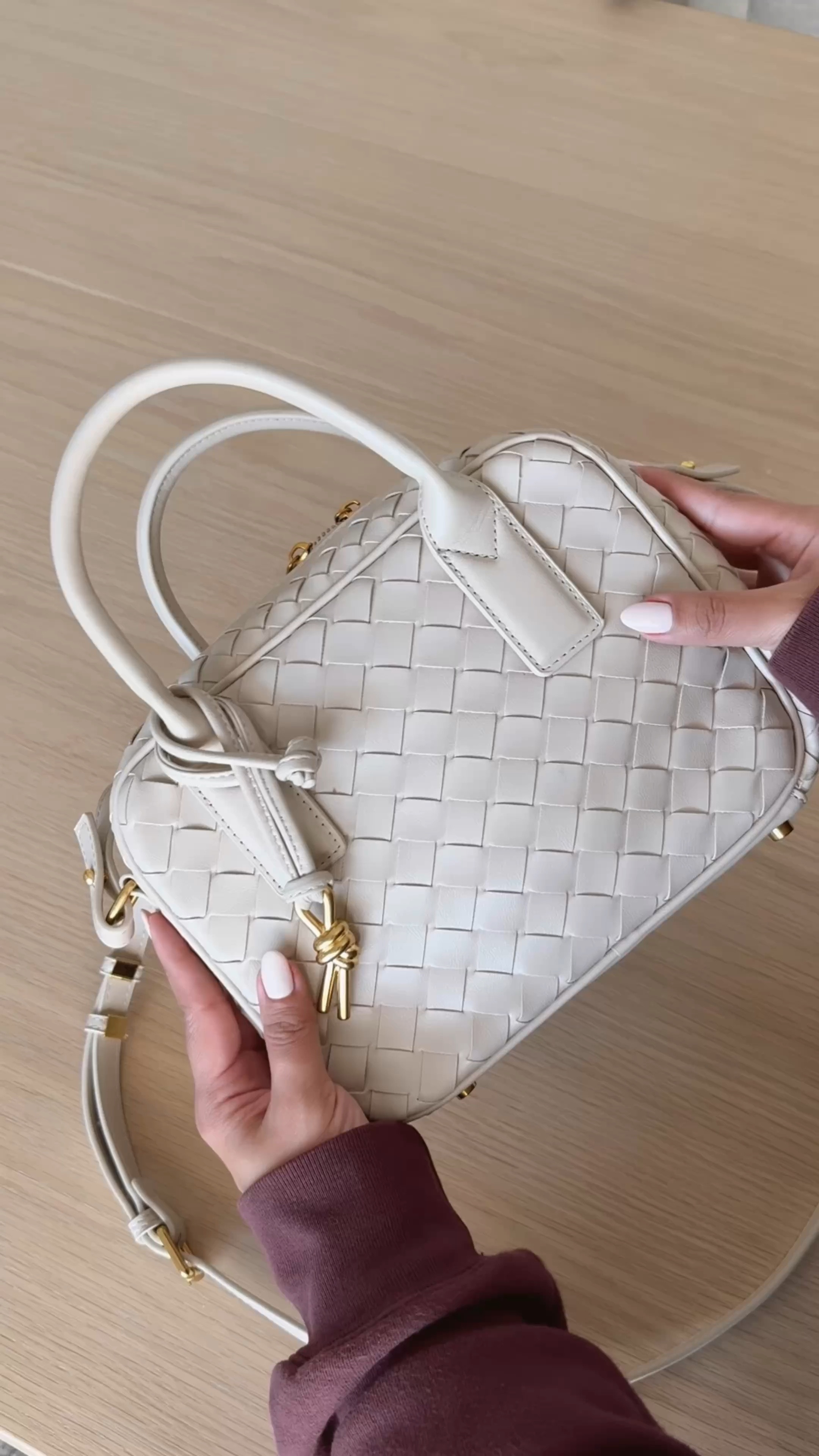 Obsessed with this new Amazon bag for spring! 
First - The color is so beautiful (comes in other stunning colors) 
Second- love the top handle so much but also that it comes with a removable strap that converts it into a crossbody ✨
Third- it’s SO spacious!

Also sharing what’s in my bag 🎀

#amazonfind #handbag #designerinspired #wovenbag #amazonfashion #springbag #spring #fashion #bag #tophandle #crossbody #whatsinmybag 