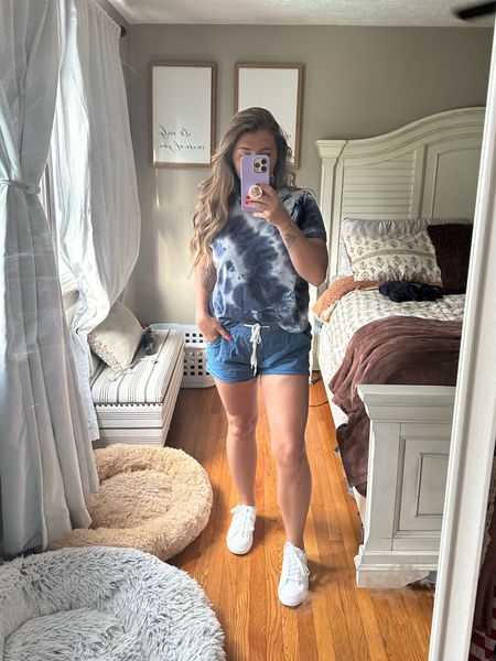 Mom outfit comfy cozy summer short tee tennis shoes